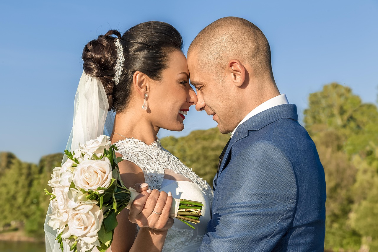 最新热点，痞妻撩人，看军婚背后的甜蜜故事——军爷谋婚痞妻撩人